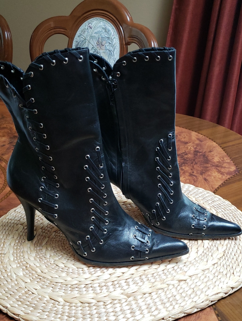 Beverly Feldman Leather Black Lace-Accent Pointed Toe Ankle Boots. Sz.8.5